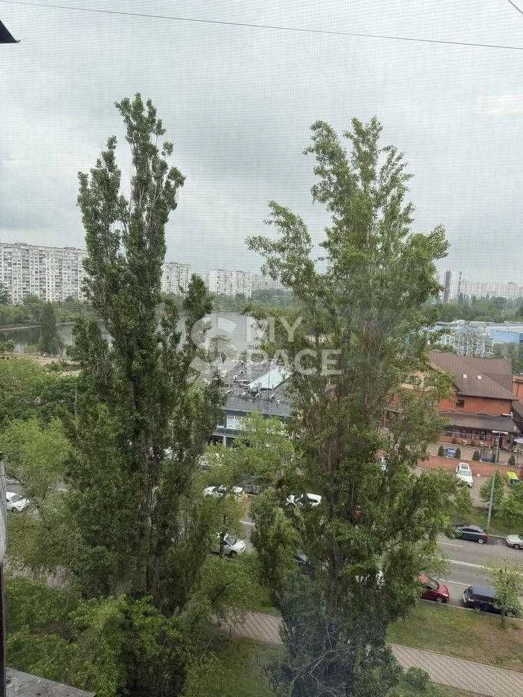 3 room apartment on Berezhnyk, street Pavlo Tychyna 9b