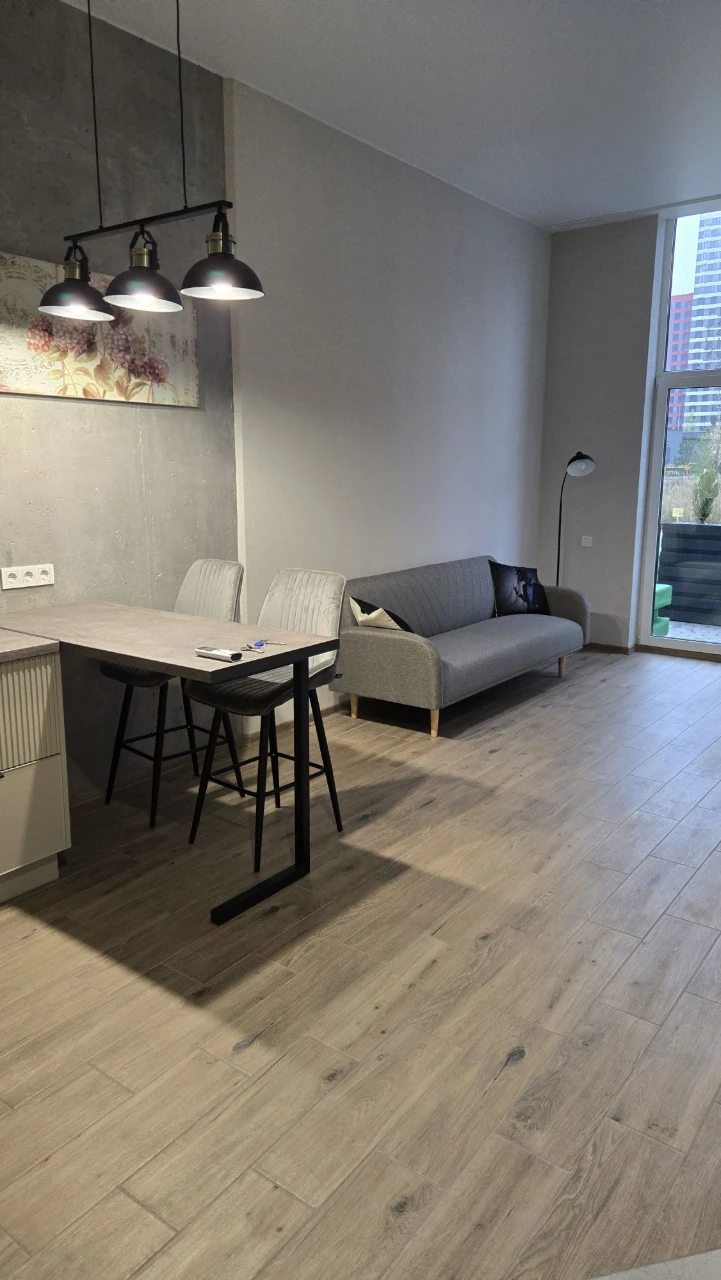 Квартира с ремонтом и террасой, Варшавский 3, h-3,2 м.
