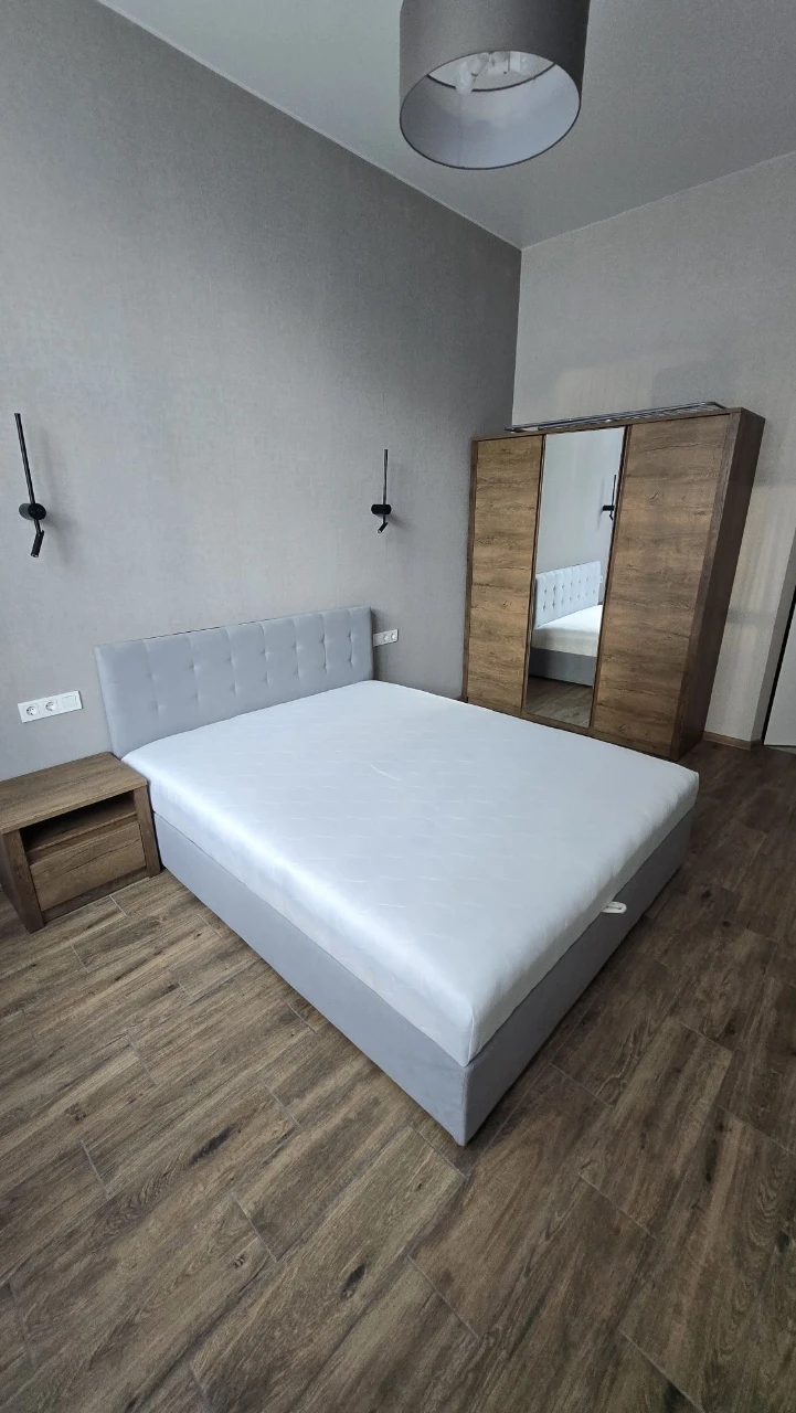 Квартира с ремонтом и террасой, Варшавский 3, h-3,2 м.