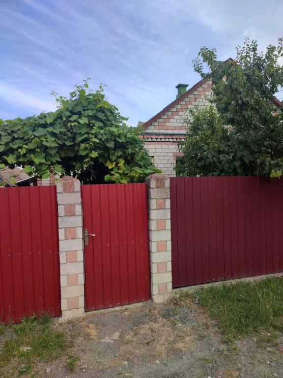 Продам частину будинку з окремим входом та всіма зручностями