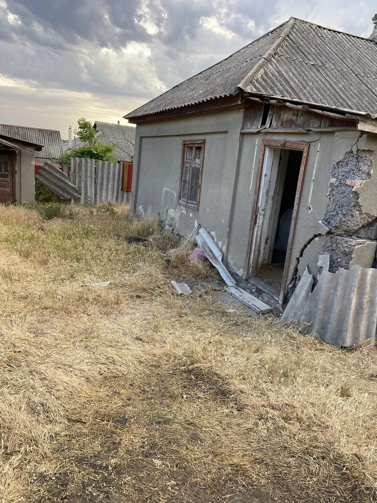 Продам 2 дома по 1/2 с гаражом и подвалом
