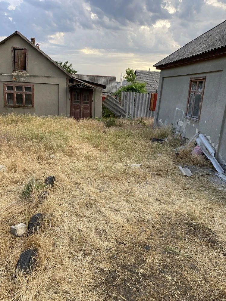 Продам 2 дома по 1/2 с гаражом и подвалом