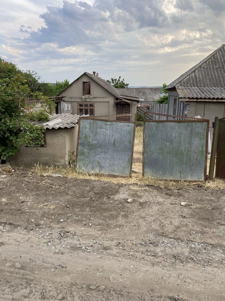 Продам 2 дома по 1/2 с гаражом и подвалом