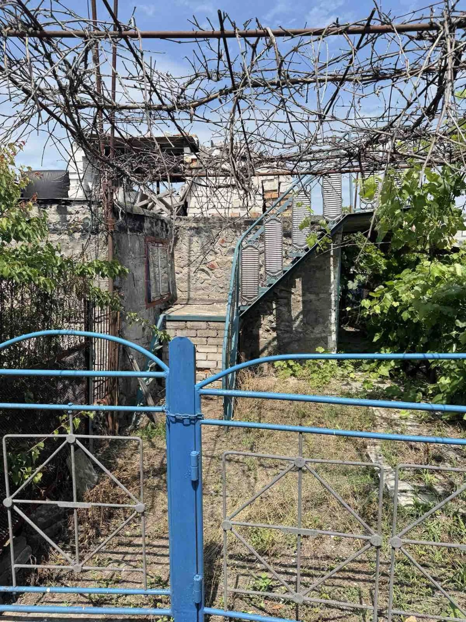 Продається дача дві ділянки поруч. Під город, сад або бізнес.