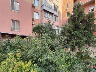 3 bedroom apartment in Zatyshnoye on Hrushovskogo Street