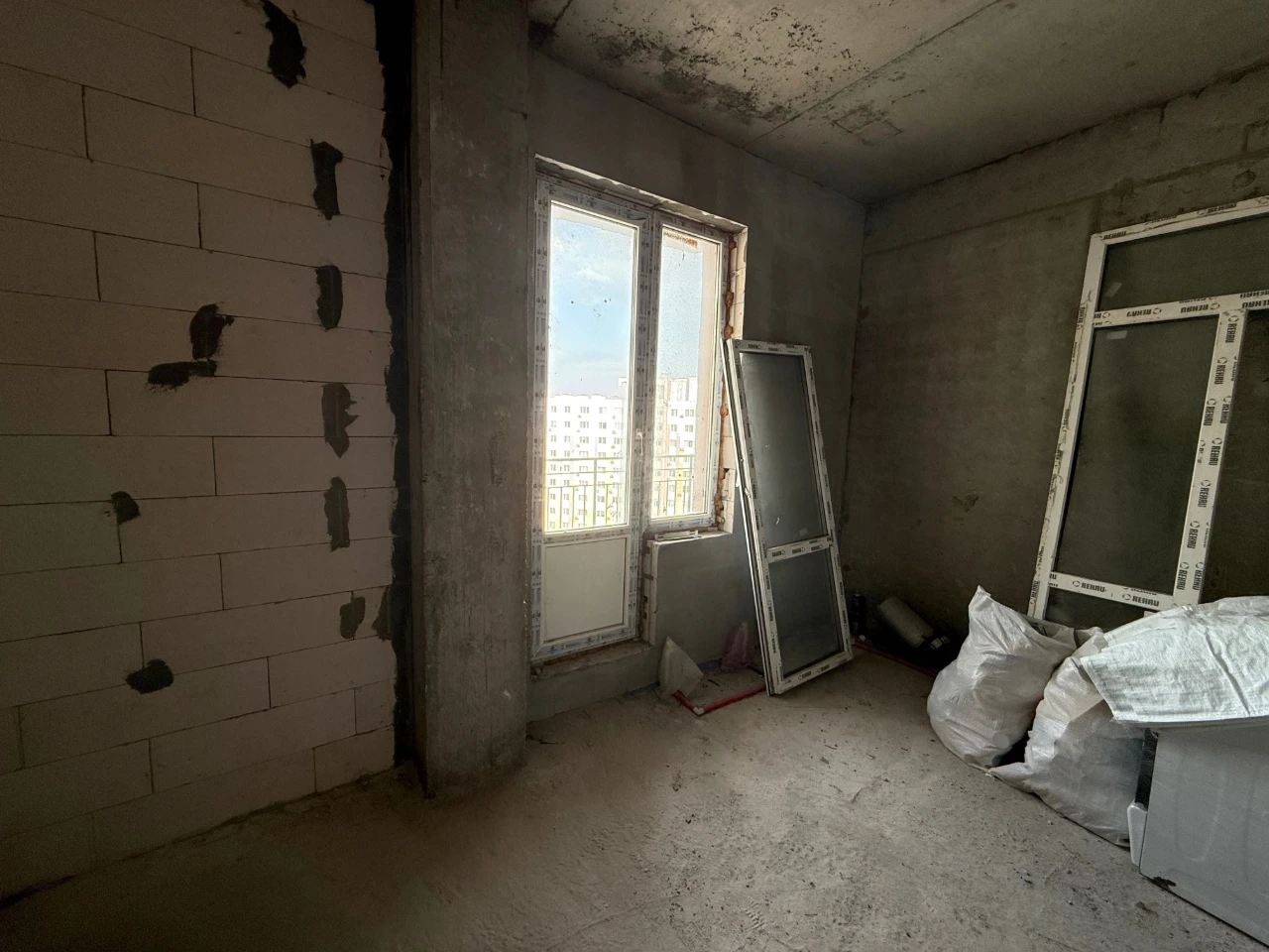 3 bedroom apartment in Zatyshnoye on Hrushovskogo Street