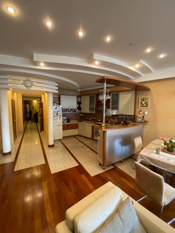 Shchevchenko Prospect 33A | 3-room apartment 172 square meters 5th floor