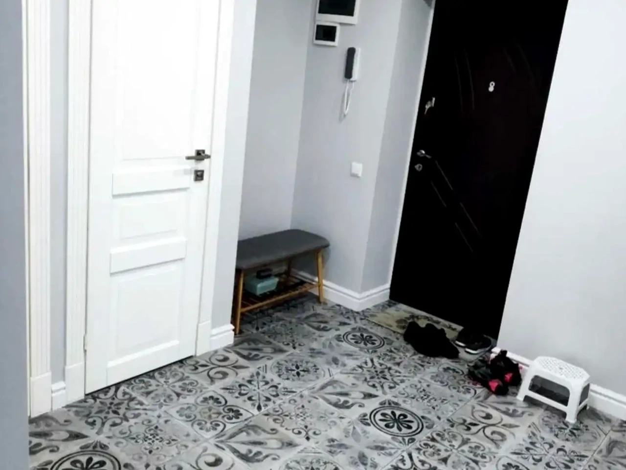 Rent 3-room apartment 135 sq m, 10th floor