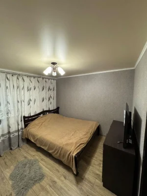 Продам 2-кімнатну квартиру на вулиці Червоному