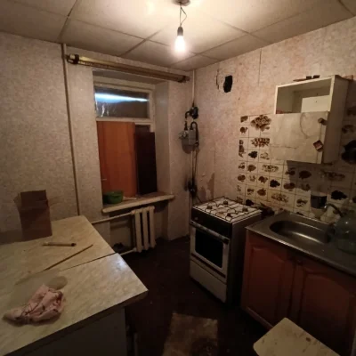 Продаю 1-кімнатну квартиру на Площі Перемоги, 4/5, цеглину, 31/17/6