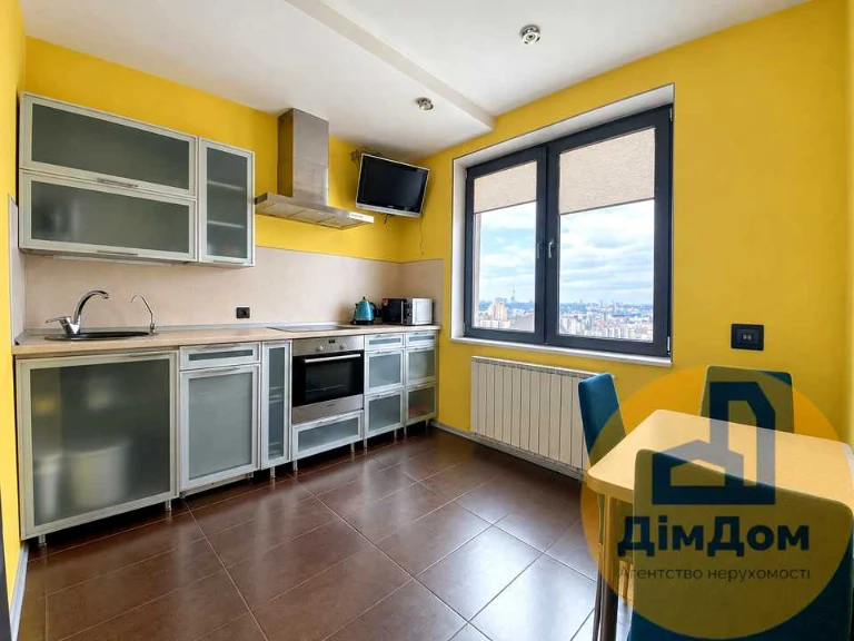 Apartment. Volodymyr Isyuk Street, Kyiv