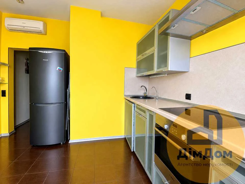 Apartment. Volodymyr Isyuk Street, Kyiv
