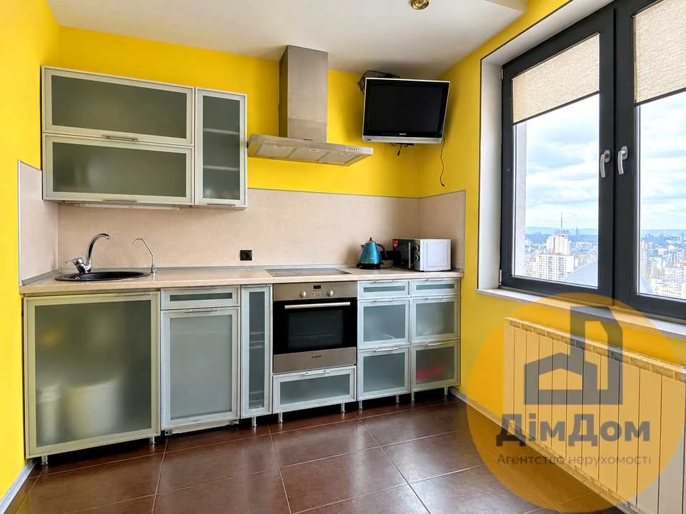 Apartment. Volodymyr Isyuk Street, Kyiv