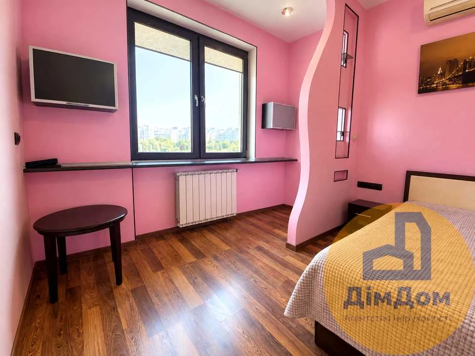 Apartment. Volodymyr Isyuk Street, Kyiv