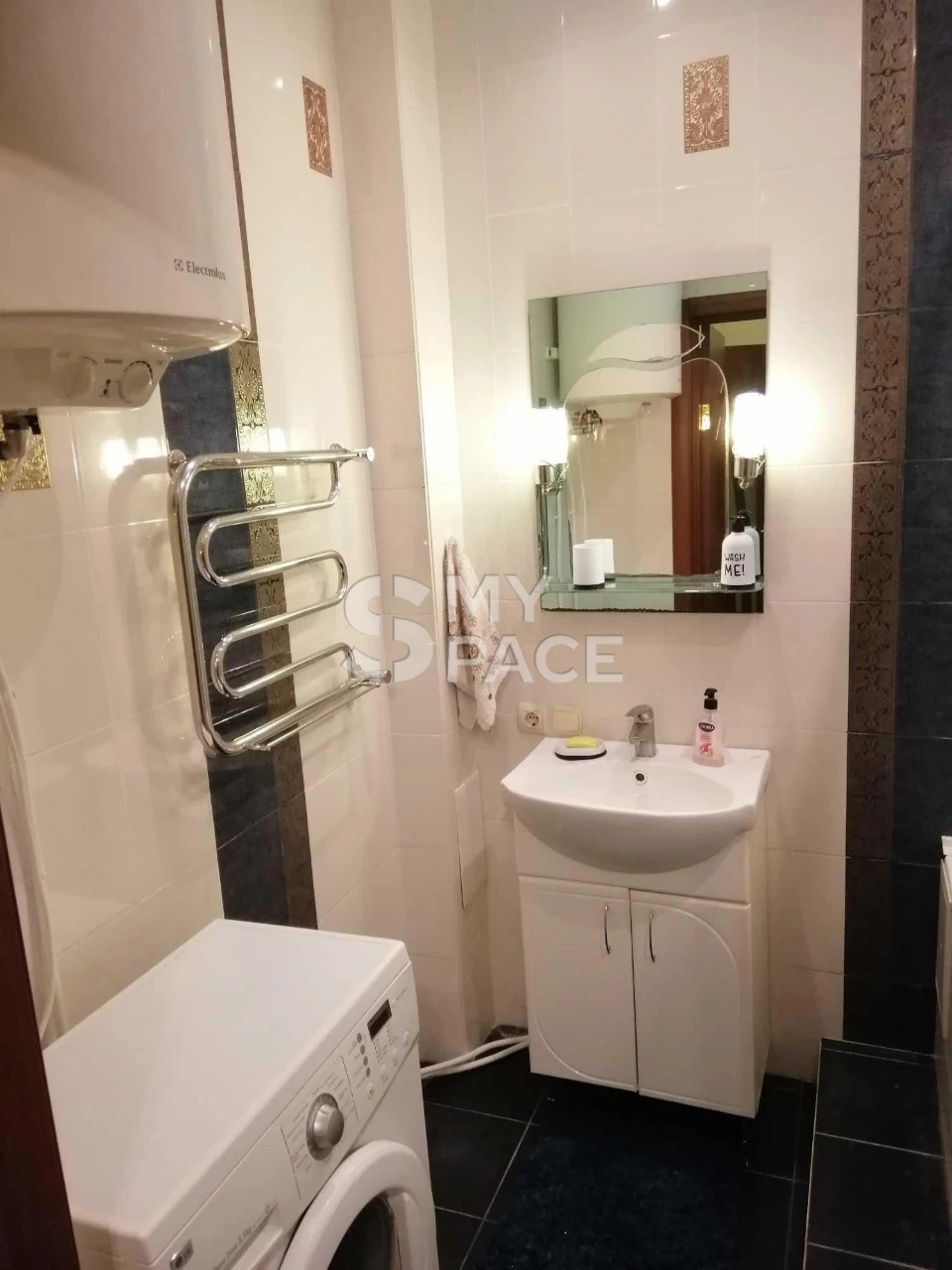 Sale of a spacious 2-room apartment near the forest, 60.1 sq m, 3-meter ceilings