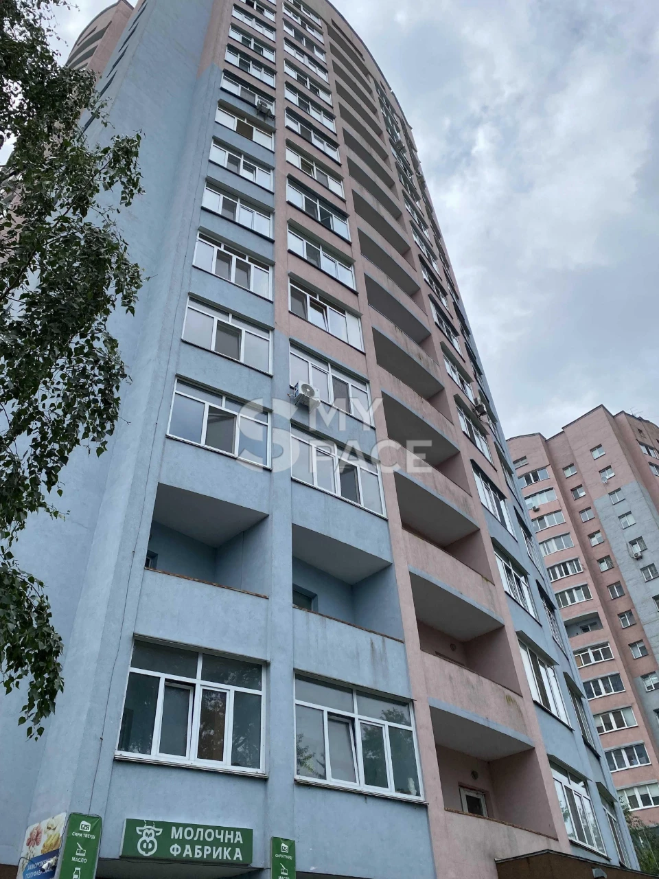 Sale of a spacious 2-room apartment near the forest, 60.1 sq m, 3-meter ceilings