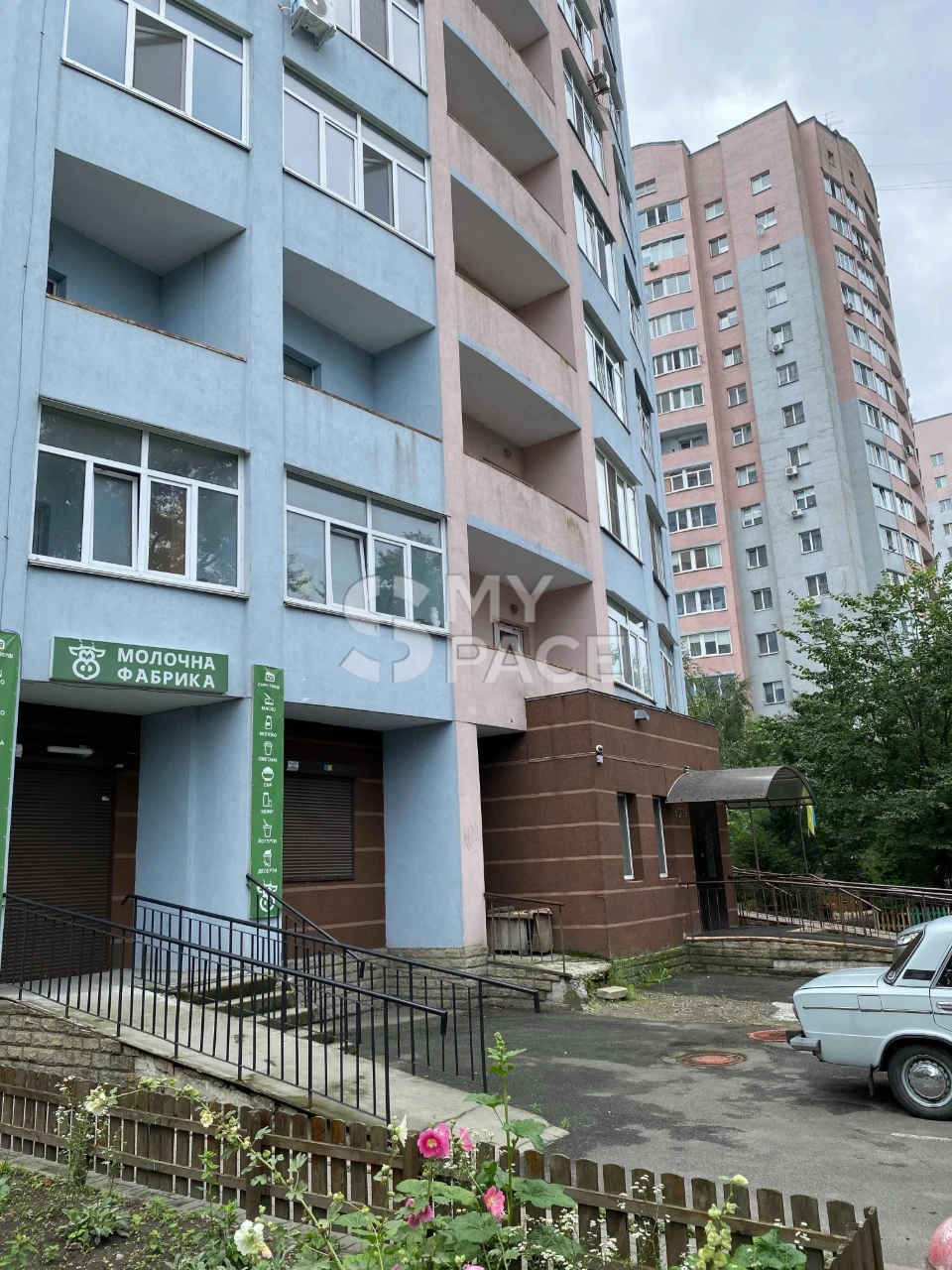 Sale of a spacious 2-room apartment near the forest, 60.1 sq m, 3-meter ceilings