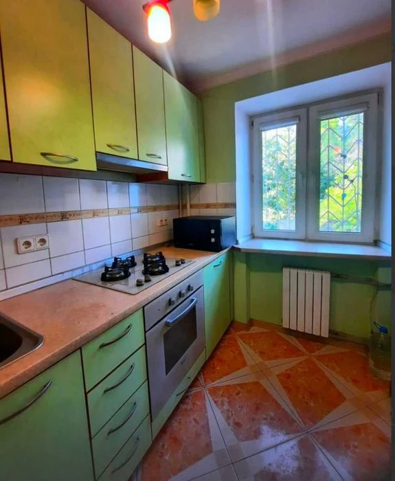 Продам 2 ком. квартиру на ул. Посмитного 7ст. Фонтана Аркады