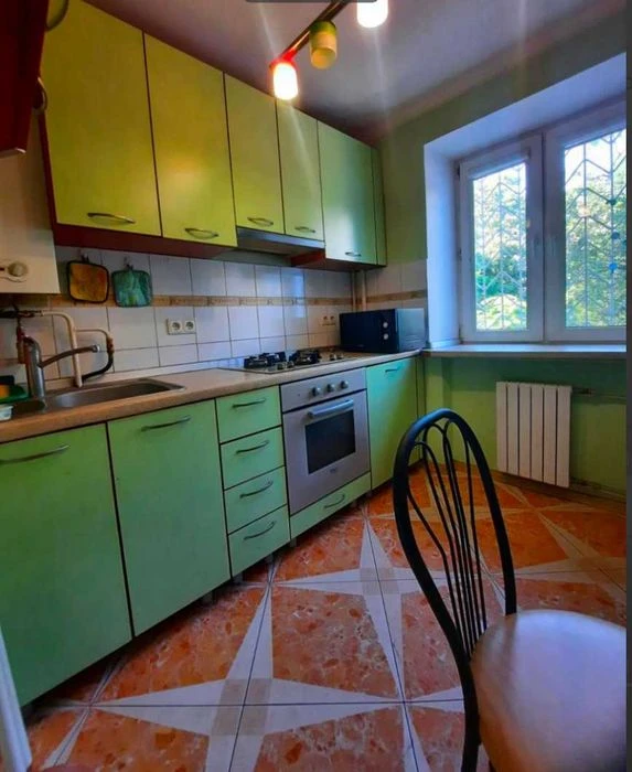 Продам 2 ком. квартиру на ул. Посмитного 7ст. Фонтана Аркады