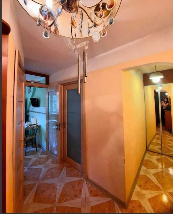Продам 2 ком. квартиру на ул. Посмитного 7ст. Фонтана Аркады