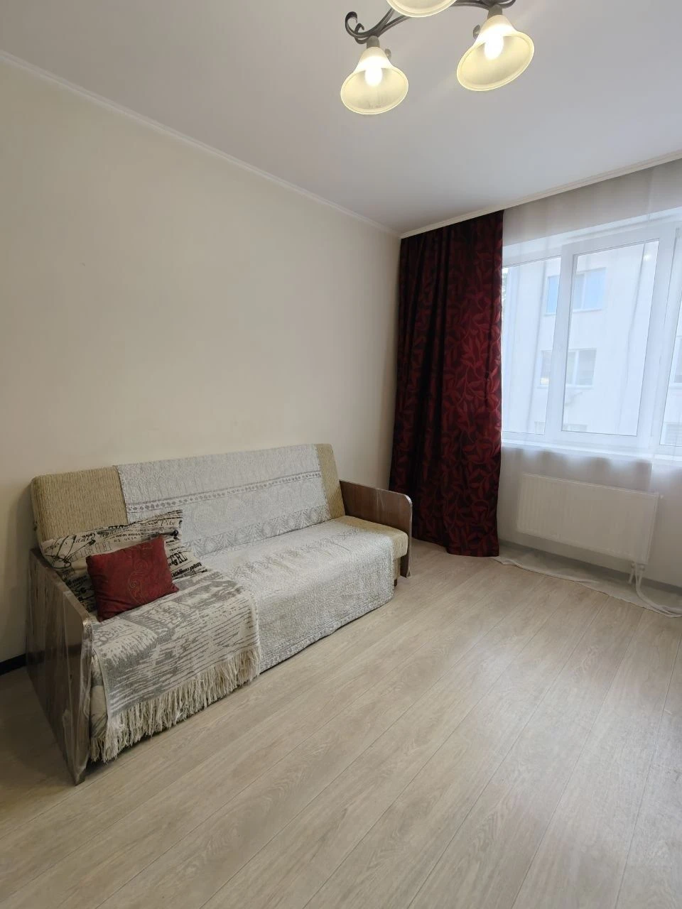 Spacious 1-bedroom apartment near Central Park. State-owned.