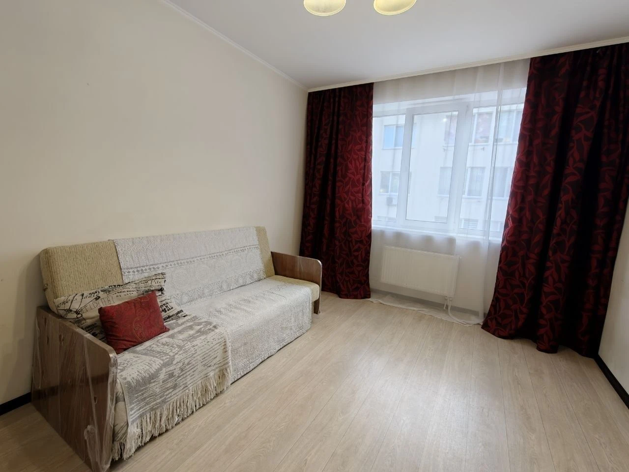 Spacious 1-bedroom apartment near Central Park. State-owned.