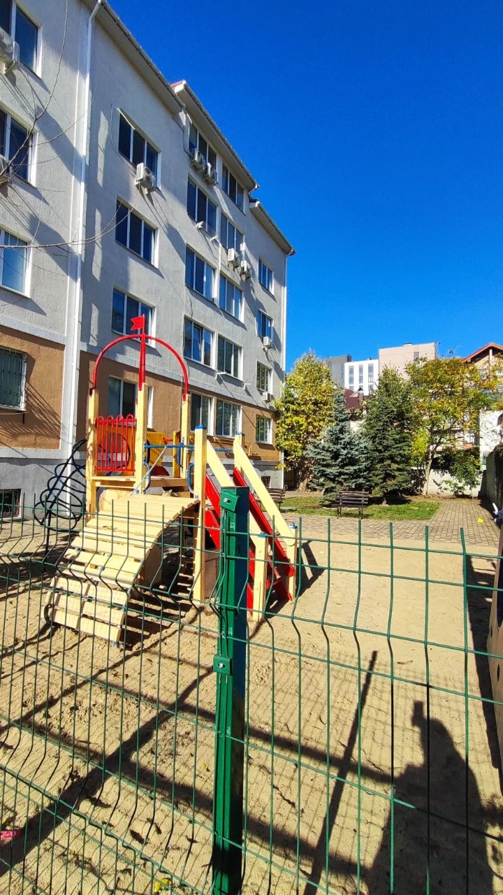 Spacious 1-bedroom apartment near Central Park. State-owned.