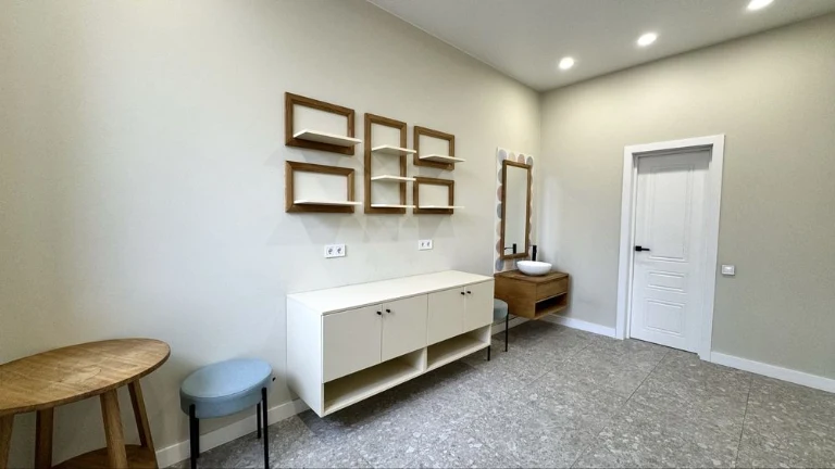 2-room apartment with gas and electric heating for living or business