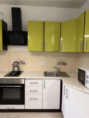 No commission. 1-bedroom apartment renovated. Gas heating.