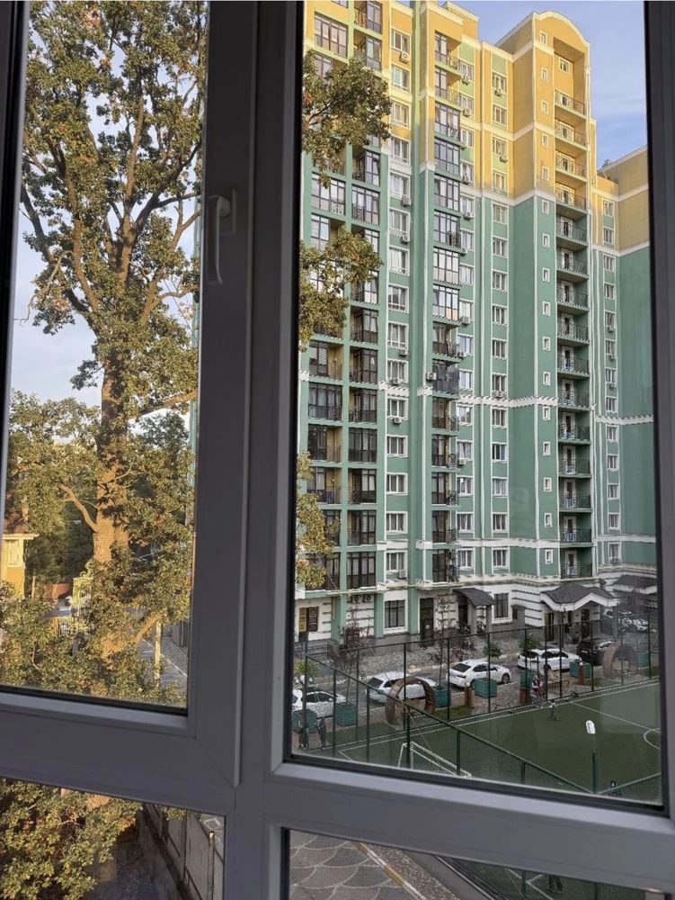 No commission. 1-bedroom apartment renovated. Gas heating.