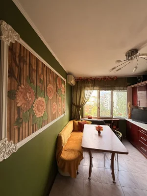 Продам Єксклюзив  вул. Сахарова 3х кімнатна, ремонт, меблі,