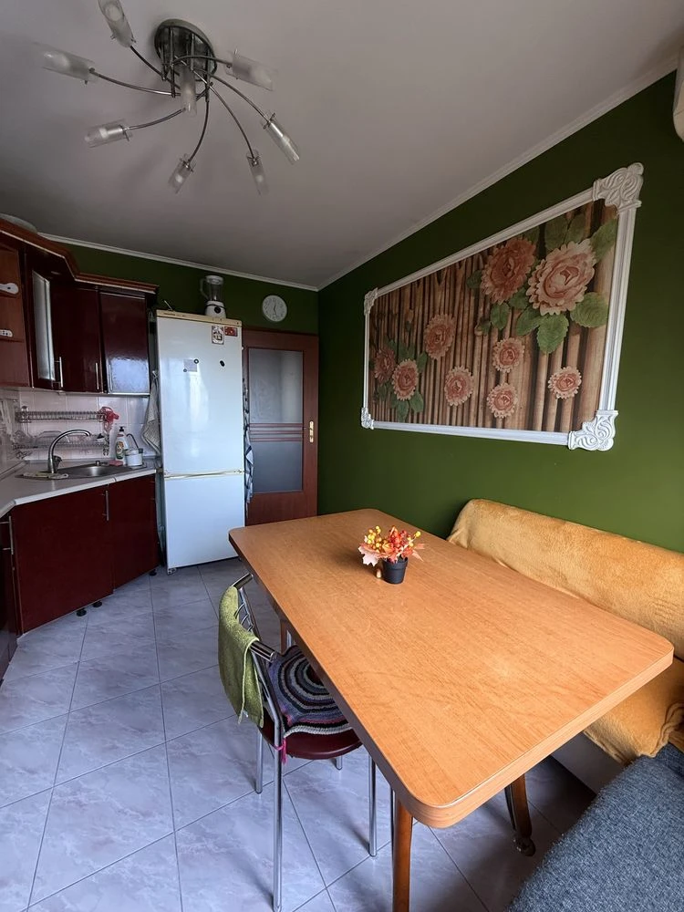 Продам Єксклюзив  вул. Сахарова 3х кімнатна, ремонт, меблі,