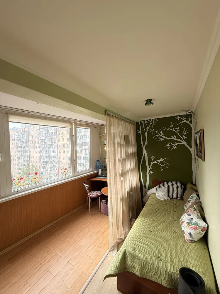 Продам Єксклюзив  вул. Сахарова 3х кімнатна, ремонт, меблі,