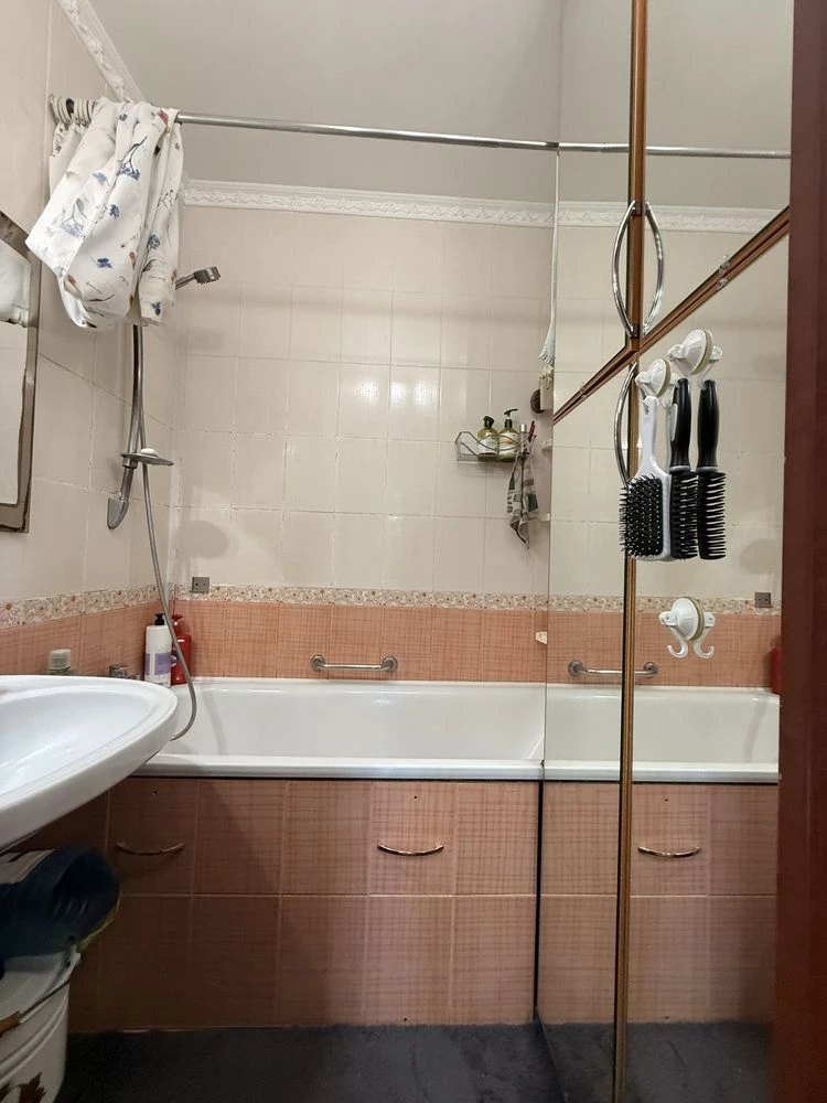Продам Єксклюзив  вул. Сахарова 3х кімнатна, ремонт, меблі,
