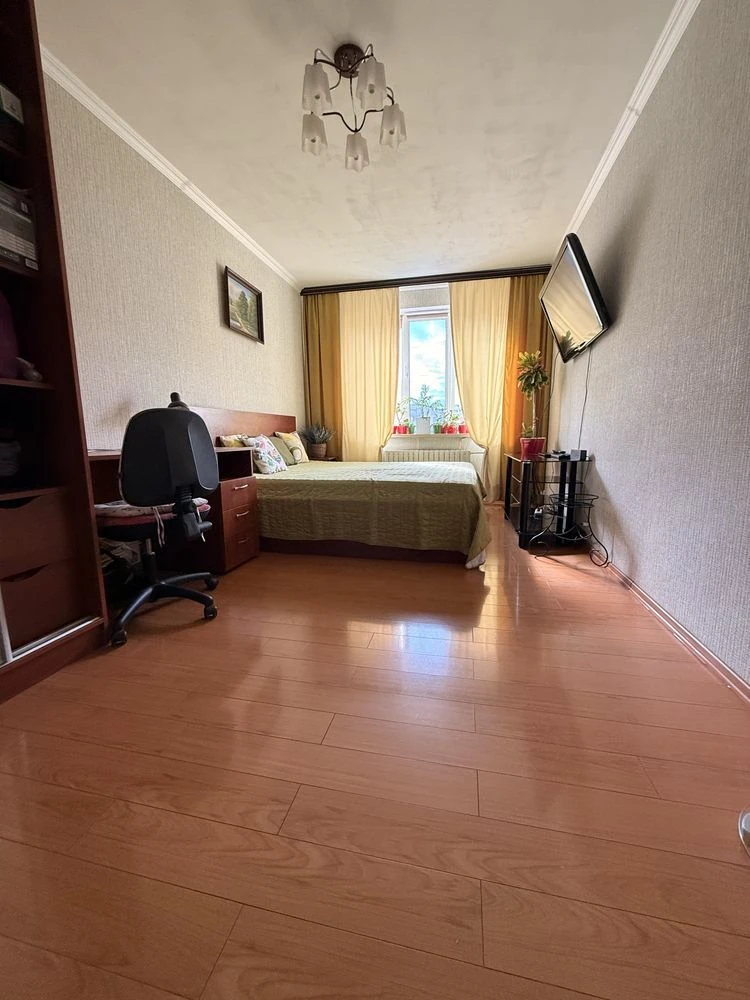 Продам Єксклюзив  вул. Сахарова 3х кімнатна, ремонт, меблі,
