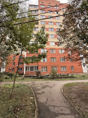 Продам Єксклюзив  вул. Сахарова 3х кімнатна, ремонт, меблі,