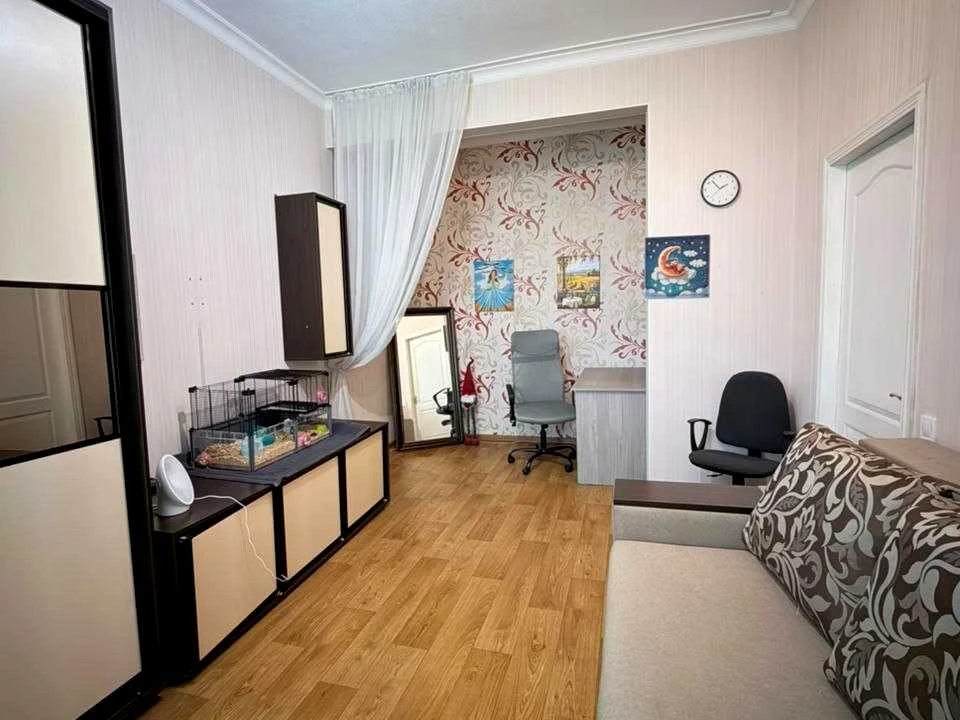 Apartment. Kharkiv, Bohdan Khmelnytsky Boulevard