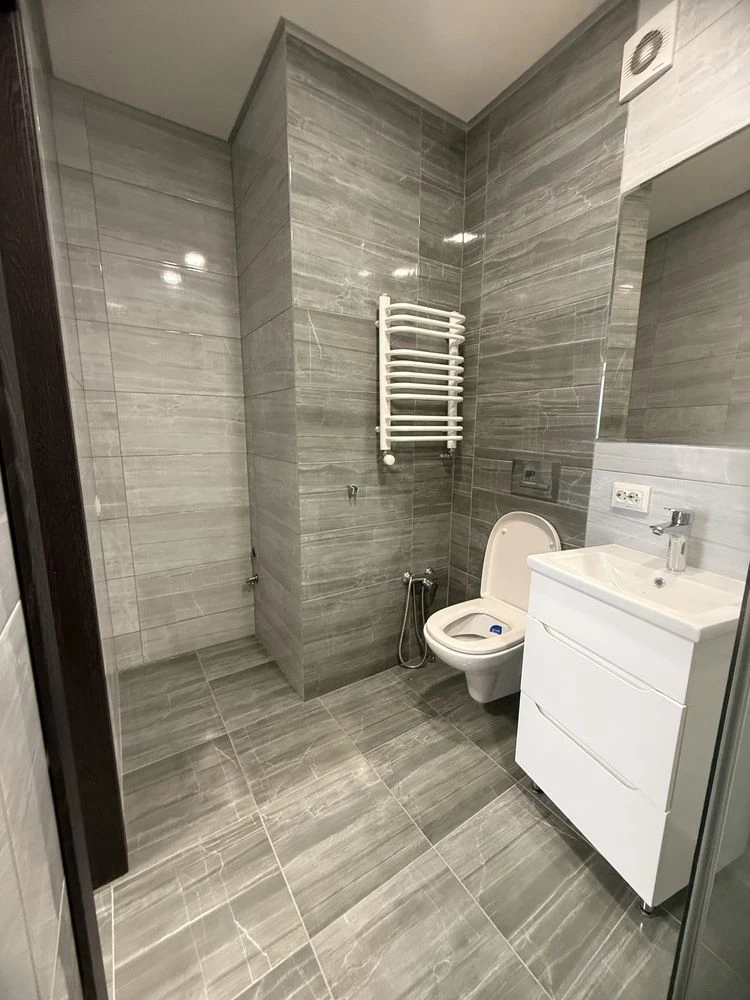 One-bedroom apartment renovated in the city center