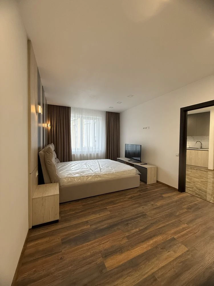 One-bedroom apartment renovated in the city center