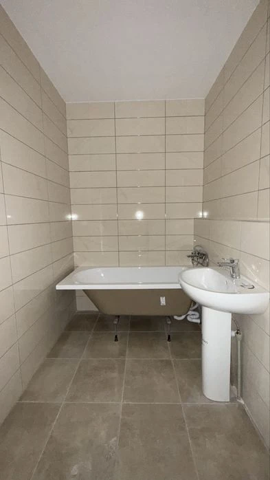 I will sell a renovated 3-room apartment in Glushko, Odesskie residential complex