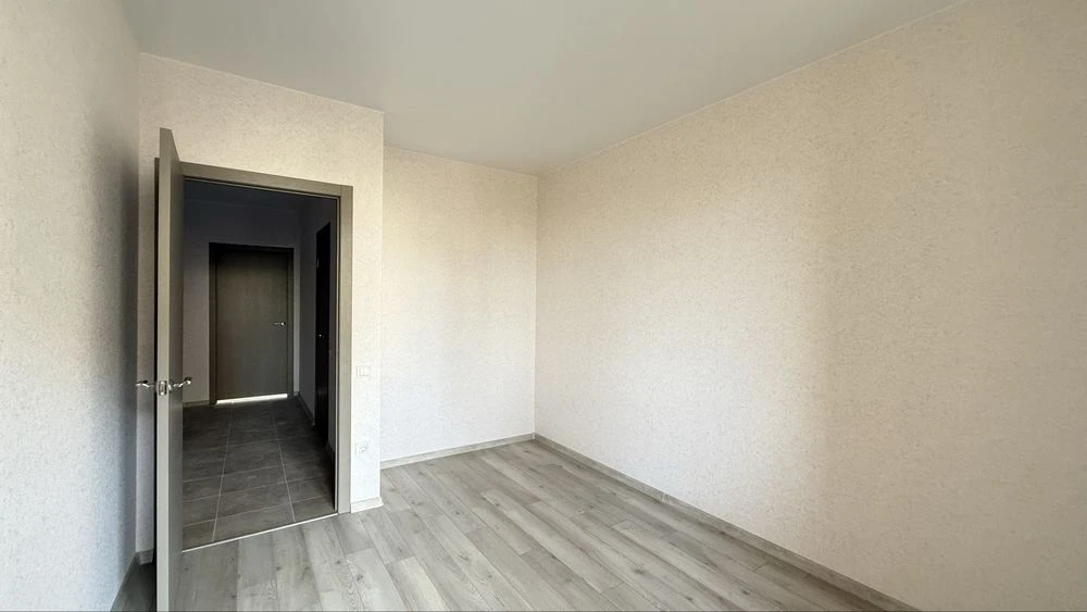 I will sell a renovated 3-room apartment in Glushko, Odesskie residential complex