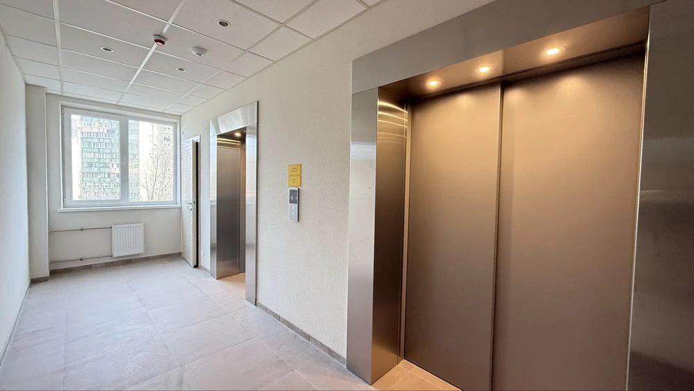 I will sell a renovated 3-room apartment in Glushko, Odesskie residential complex