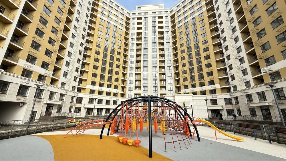I will sell a renovated 3-room apartment in Glushko, Odesskie residential complex