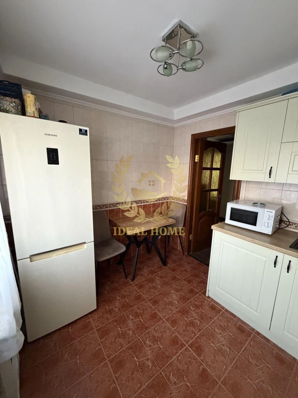Продається 2-кімнатна квартира на вулиці Мілютенка, в Лісному
