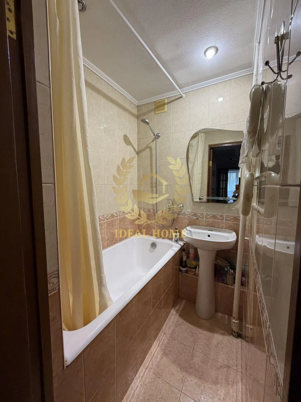 Продається 2-кімнатна квартира на вулиці Мілютенка, в Лісному