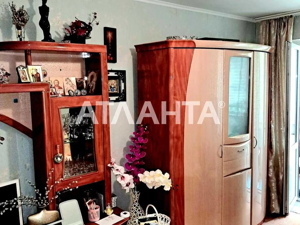 Apartment. Odessa, 40-Richya Obohrany Odesy street.