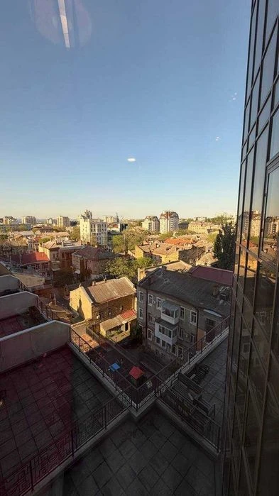 Купите элитную квартиру с ремонтом в самом центре, 18 жемчу.