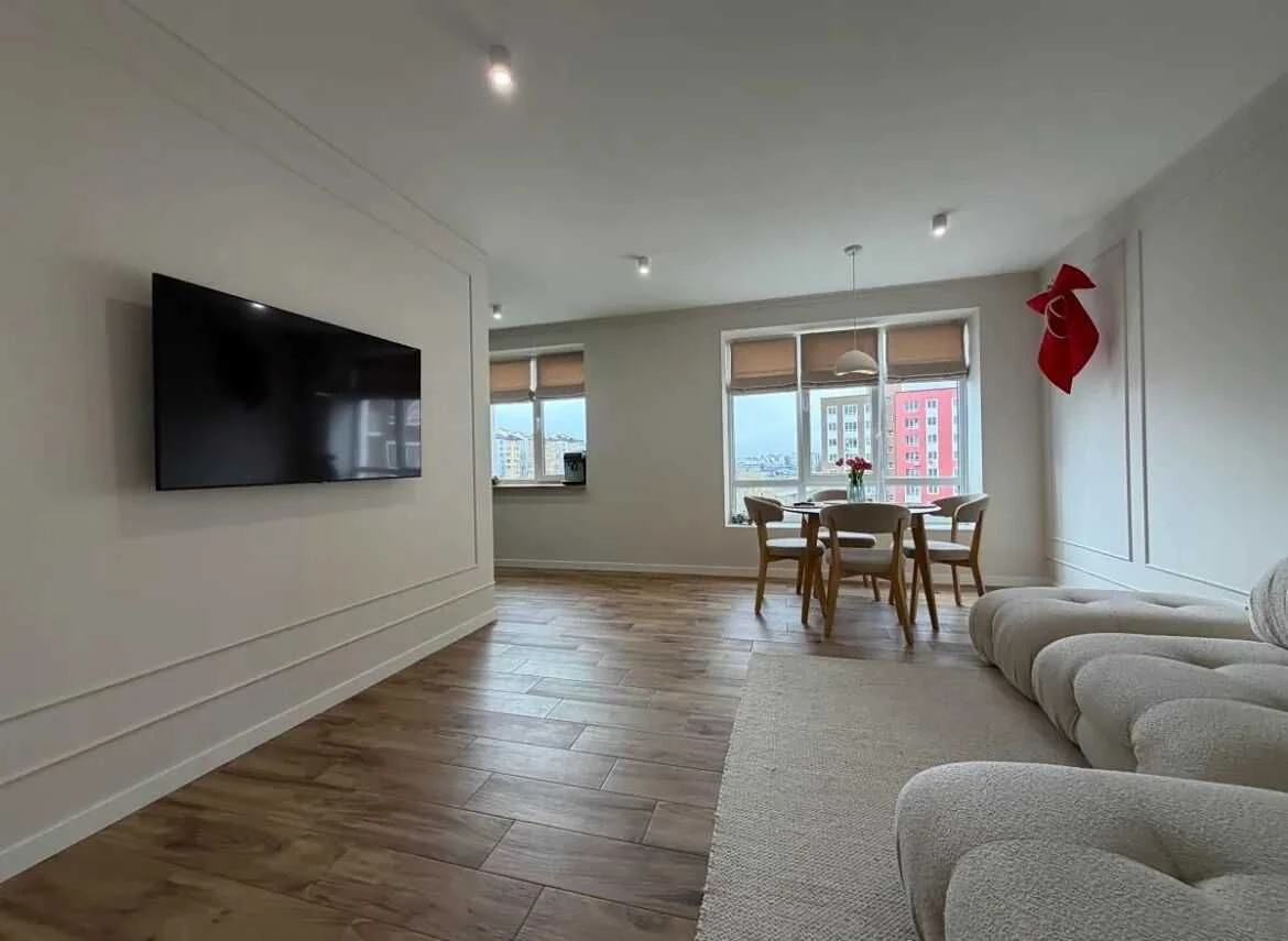 Stylish 2-bedroom apartment with custom renovation in