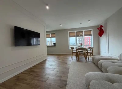 Stylish 2-bedroom apartment with custom renovation in