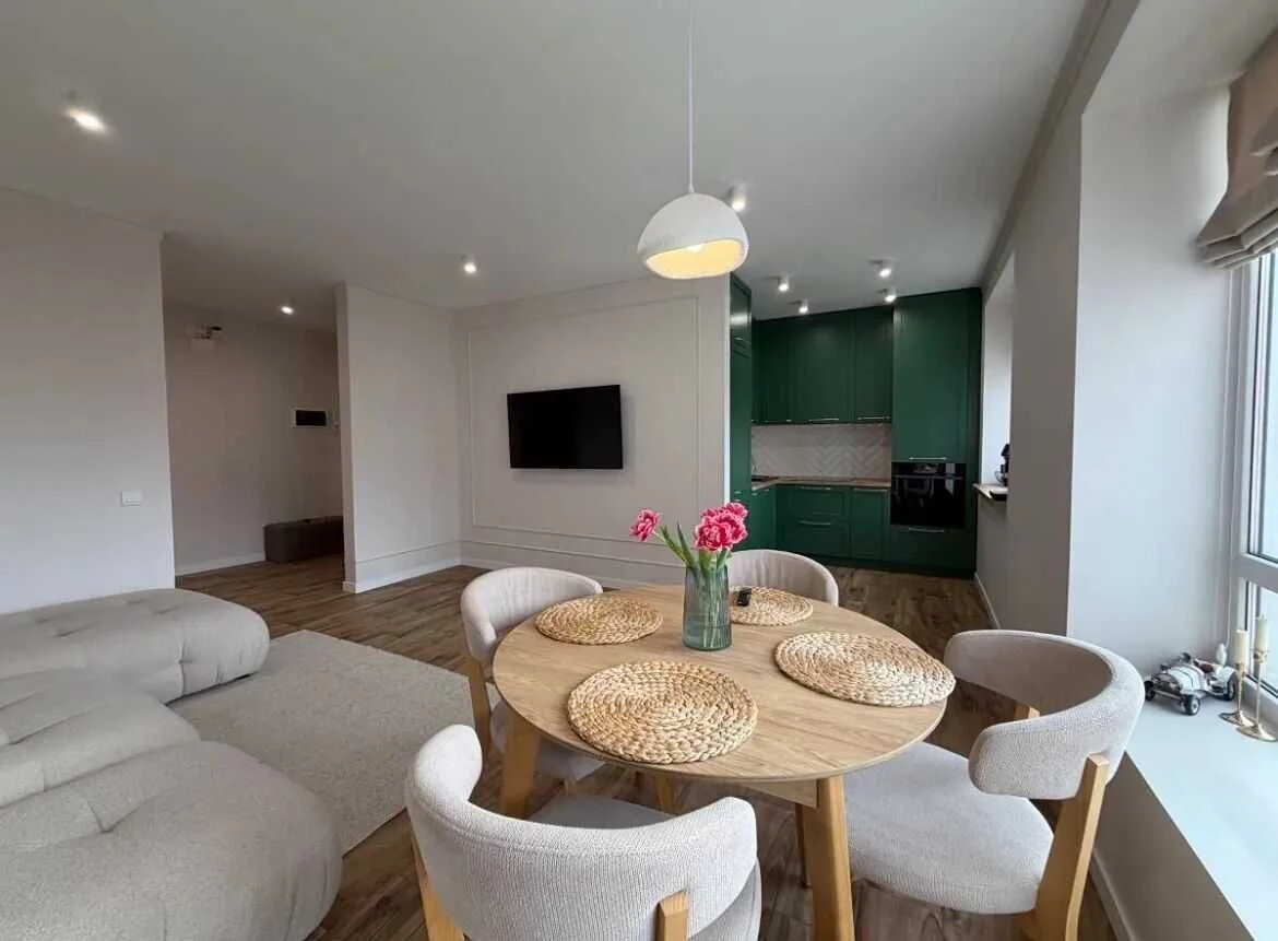 Stylish 2-bedroom apartment with custom renovation in